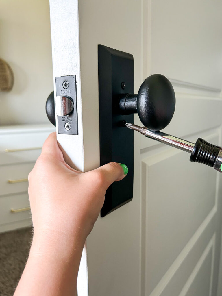 Here's how to replace your door hardware like a Pro, and upgrade your space in a big way (it only takes a few minutes)!! #doorhardware #easyhomeupdate #doorknob #agelessiron