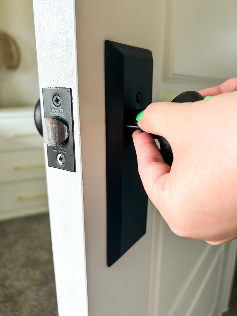 Here's how to replace your door hardware like a Pro, and upgrade your space in a big way (it only takes a few minutes)!! #doorhardware #easyhomeupdate #doorknob #agelessiron