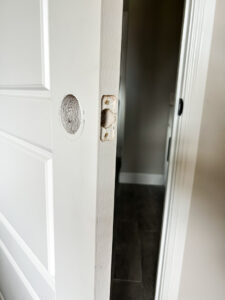 Here's how to replace your door hardware like a Pro, and upgrade your space in a big way (it only takes a few minutes)!! #doorhardware #easyhomeupdate #doorknob #agelessiron