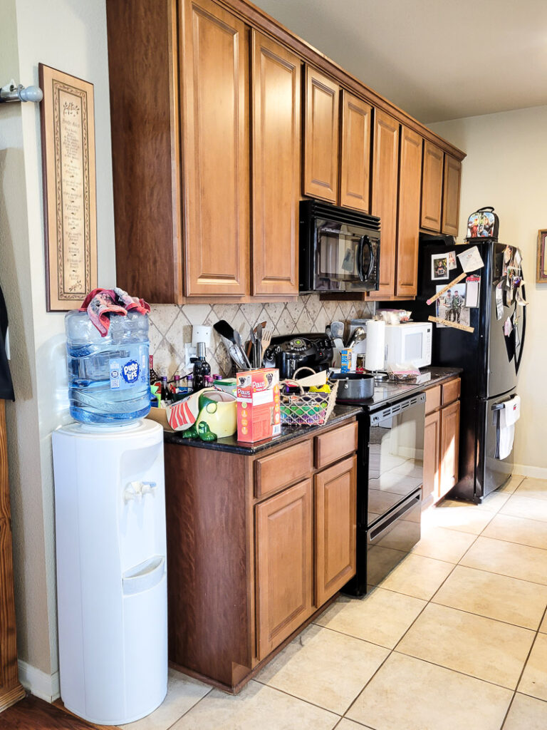 Should you install peel and stick backsplash: yes or no? I'm going to give you the ins and outs right here, check it out! #peelandstickbacksplash #peelandstick #backsplash #kitchendiy