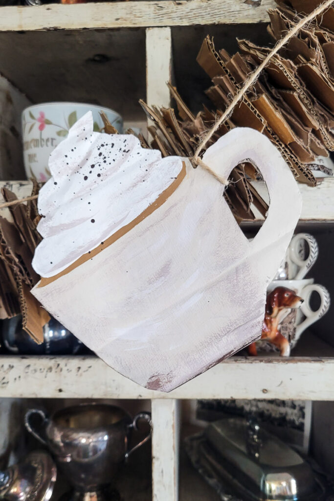 Check out this unique DIY cardboard craft for Fall. I've got a free print for you, and all you really need is cardboard & paint! #easyfalldiy #diyfalldecor #cardboardcraft #latteart