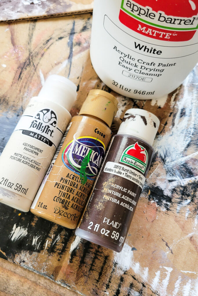 Check out this unique DIY cardboard craft for Fall. I've got a free print for you, and all you really need is cardboard & paint! #easyfalldiy #diyfalldecor #cardboardcraft #latteart