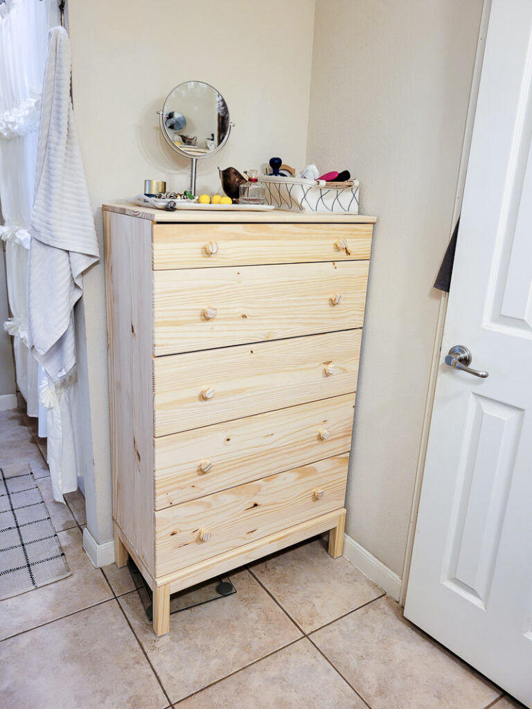 How to update an Ikea Tarver Dresser. This quick and easy Ikea dresser hack will get you an updated, modern look that blends with your vintage style. The perfect paint for an Ikea makeover makes this budget-friendly furniture flip a breeze! Check out my supply list for a fast Ikea update! #ikeatarver #ikeapaintjob #budgetfurniture #budgetstorage