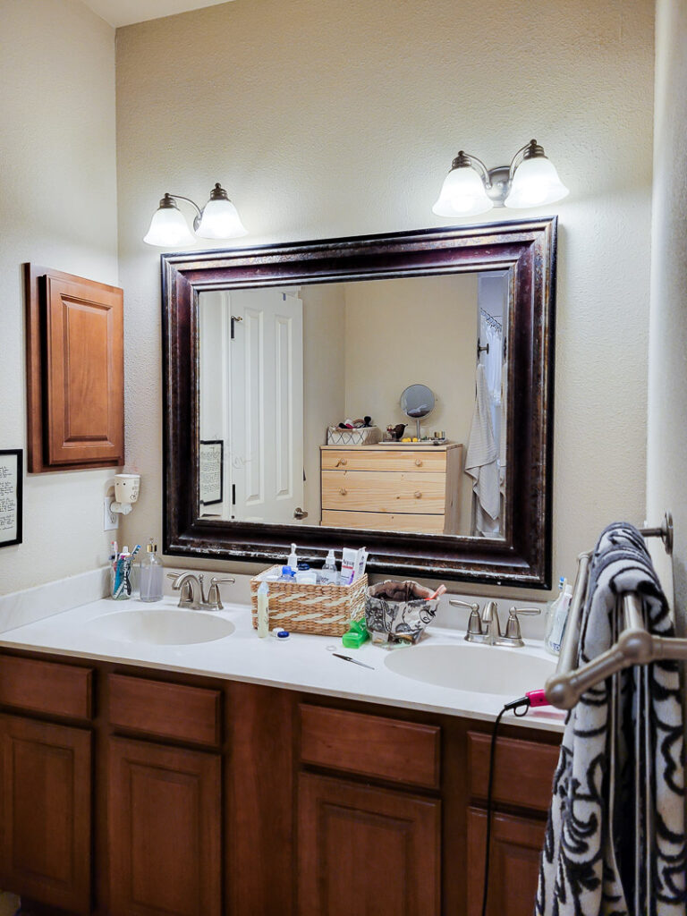 If you are looking for some budget bathroom makeover ideas you can finish in a day, these easy ideas are for you. Use what you have and give your bathroom a facelift with a small budget.One of the easiest bathroom updates is to paint light fixtures, it's such a cheap bathroom update anyone can do. #paintedlightfixture #spraypaintmakeover #budgetlighting