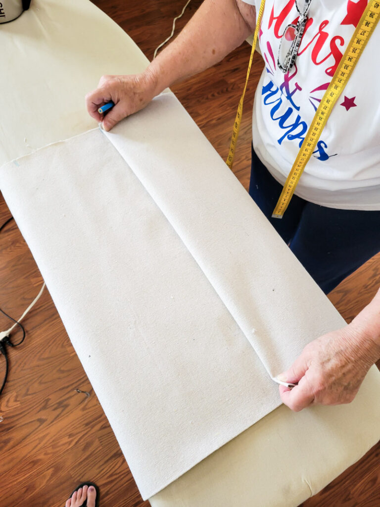 how to make DIY no-sew curtains for a farmhouse feel. This easy no sew curtain idea is perfect for decorating beginners and budget decorating enthusiasts! Drop cloth curtains are cheap and the perfect neutral curtain to accent a room. You can sew up this curtain tutorial but a little fabric glue will do the trick. If you are looking for the perfect white curtains or neutral curtain decor, this is the window valance idea for you! #DIYcurtain #budgetcurtain #nowsewwindowtreatment #nosewcurtain