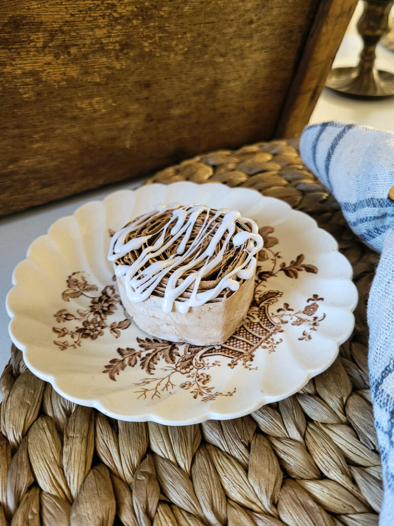 These decorative cinnamon rolls are so easy to make and seriously so precious! Here's how to make 'em & how I decorated with them!