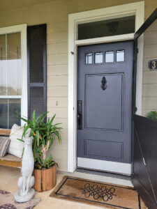 Interior door makeovers to give your home a fresh look. Check out all these great interior door update ideas you can do in a day. Adding new hardware to replace your old knobs is number one on the home update list. #agelessironhardware #doormakeover $homeupdate #onedayproject #interiordoorideas