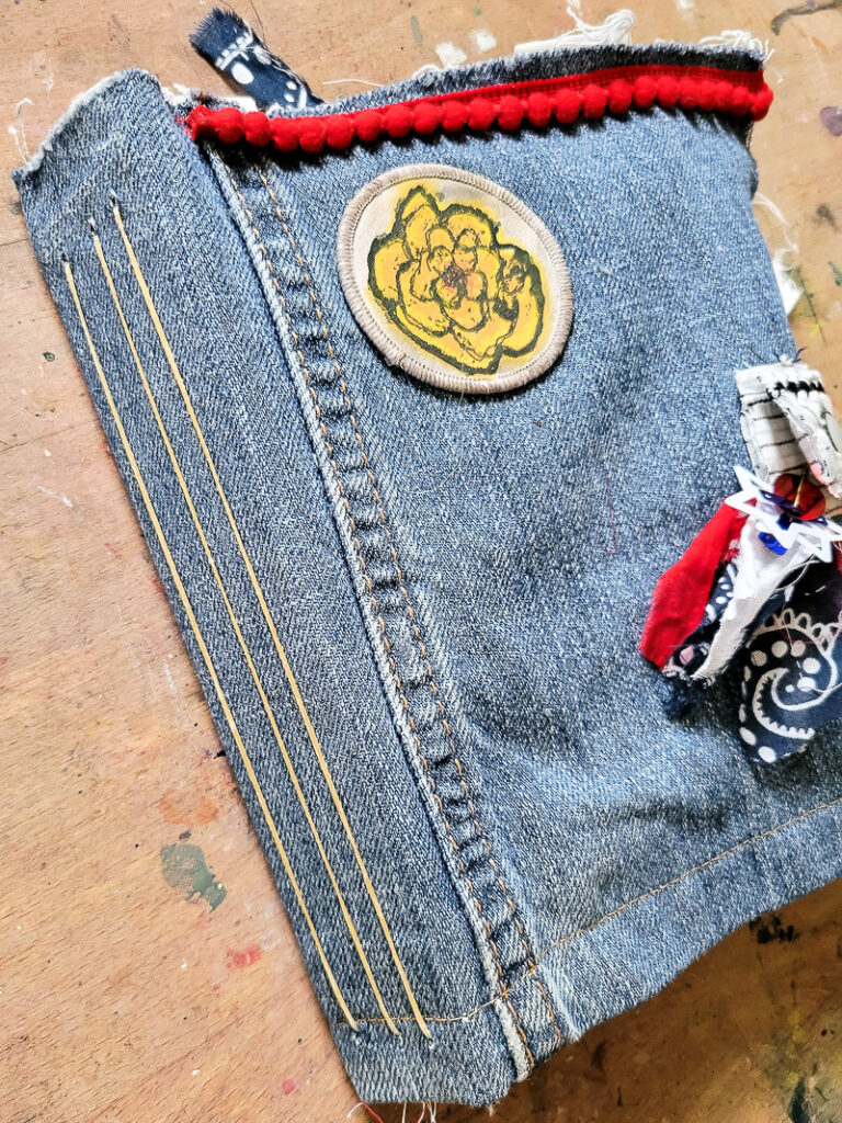 All about Texas junk journal I created a fun tribute to all things Texas, perfect for a travel journal or DIY vacation journal oon your trip to Texas. See all the things like Bucee's, Whataburger, HEB, Blue Bell Ice Cream and more! #texastrip #journalideas #traveljournal