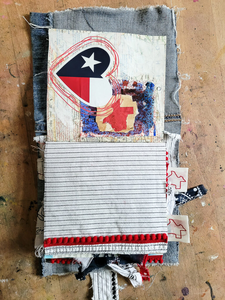 Grab some inspiration for your DIY junk journal of Texas. This is a great gift idea for someone missing their home state, a travel journal or just a vacation scrapbook! #journaling ideas #vacationscrapbook #DIYtraveljournal