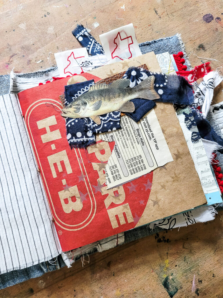 All about Texas junk journal I created a fun tribute to all things Texas, perfect for a travel journal or DIY vacation journal oon your trip to Texas. See all the things like Bucee's, Whataburger, HEB, Blue Bell Ice Cream and more! #texastrip #journalideas #traveljournal