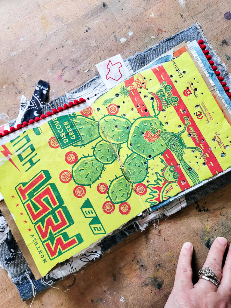 Grab some inspiration for your DIY junk journal of Texas. This is a great gift idea for someone missing their home state, a travel journal or just a vacation scrapbook! #journaling ideas #vacationscrapbook #DIYtraveljournal