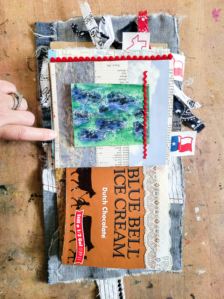 Grab some inspiration for your DIY junk journal of Texas. This is a great gift idea for someone missing their home state, a travel journal or just a vacation scrapbook! #journaling ideas #vacationscrapbook #DIYtraveljournal