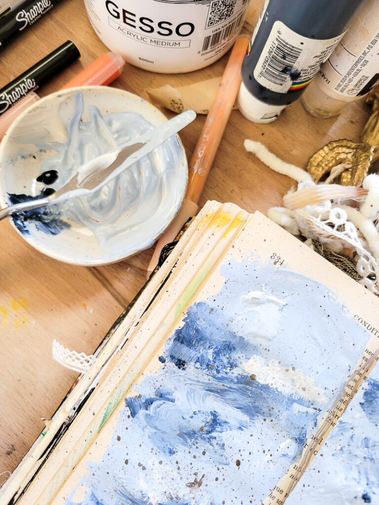 what is gesso and how to use gesso in your mixed media art projects and junk journals. Why should you prep your pages with gesso and how do you prepare them? Everything you need to know about gesso here! #gessoart #mixedmedium #DIYjournal
