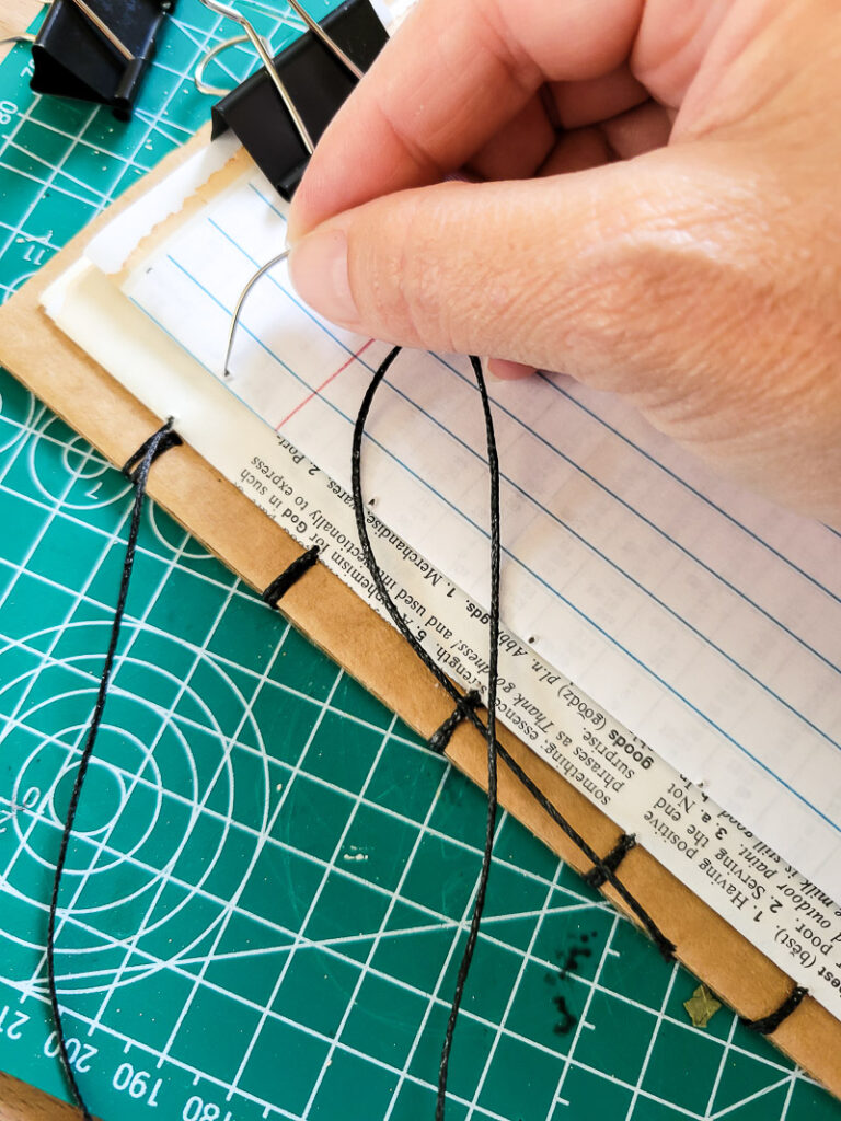 200 vocabulary words and definitions for beginner artist interested in mixed media and art journaling. Learn the basics for where to start on your creative journey with this all encompassing list of must know terms to help you learn quickly! #junkjournal #artjournal #beginnerart #artbasics #wheetostart