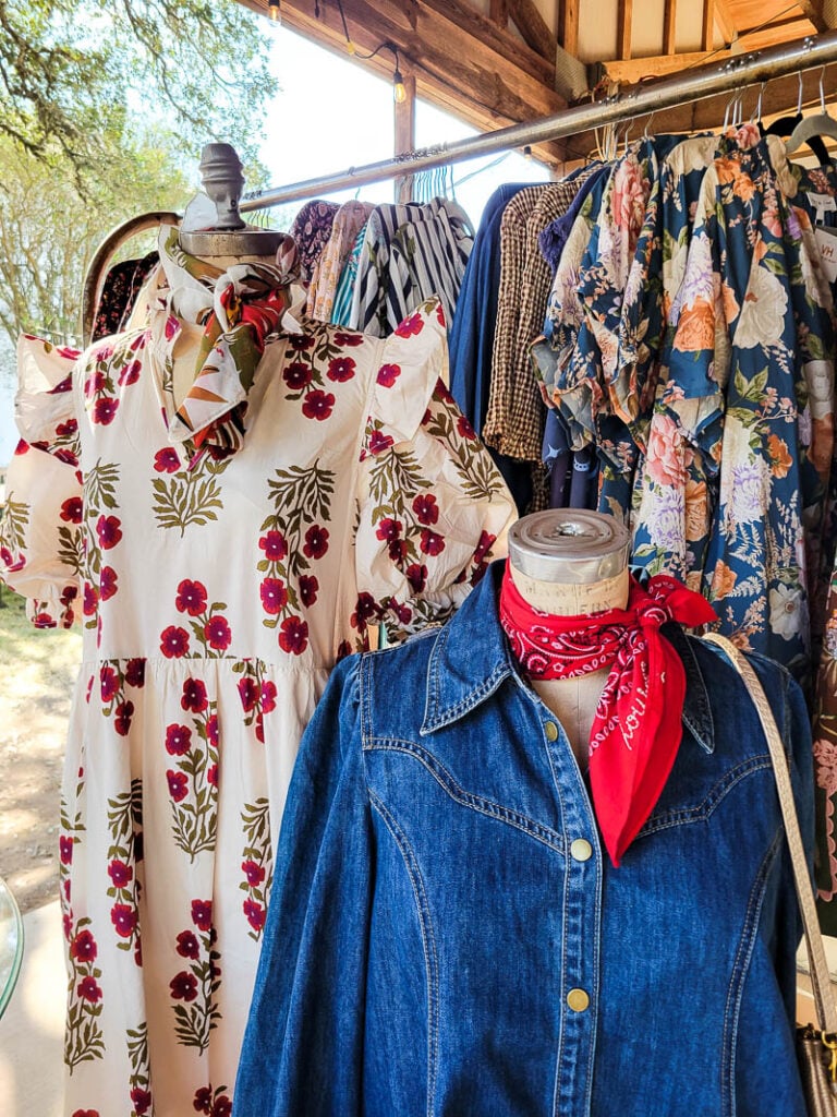 What’s trending in vintage decor? Round Top, Texas has the answers. From timeless whites to quilt-inspired fashion, I’m recapping my favorite finds and the shifts I’ve seen after two decades of treasure hunting.