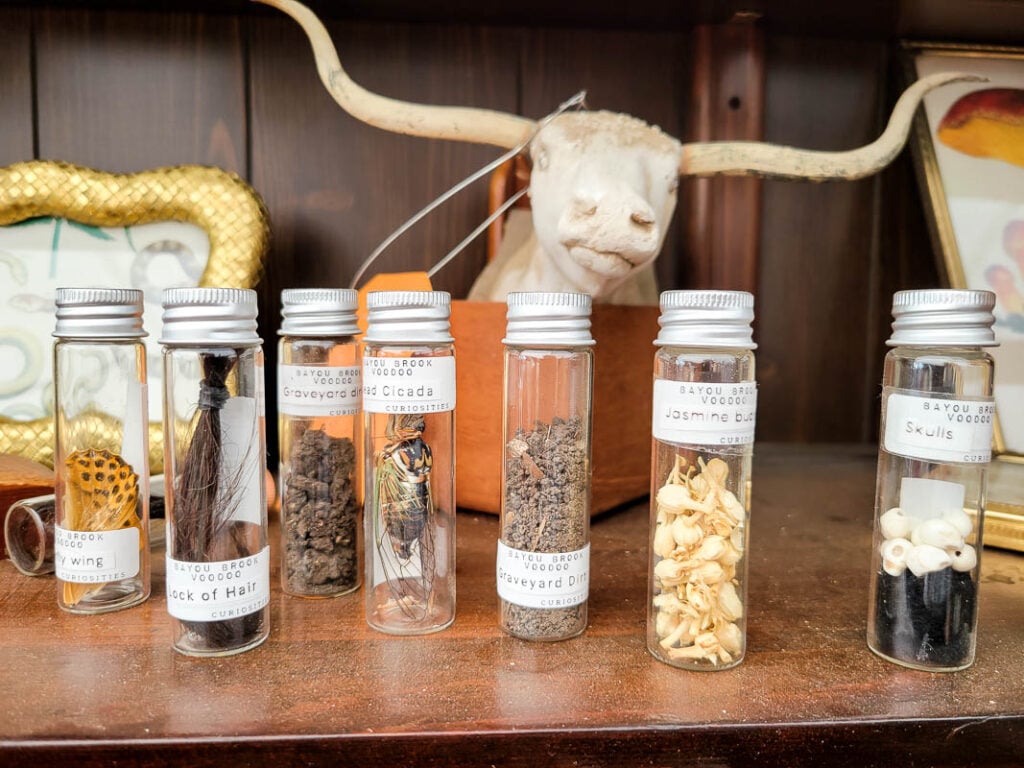 If you love vintage treasure hunting, Round Top, Texas, is the ultimate destination. After 20 years of visiting, I’m sharing what’s changed, what’s trending, and what still makes it magical. From quilt jackets to vintage Christmas and brown bottles galore—get ready for real talk and inspiration from the fields of Round Top.