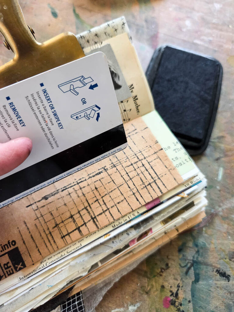What can I use as a stamp? Ever ask that? Try this list of stamp ideas from common object you have around the house, perfect for budget friendly mixed media journaling.
