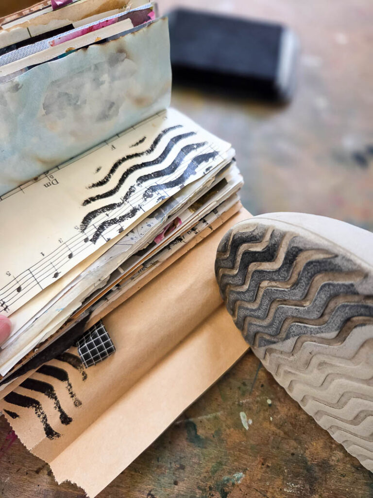 What can I use as a stamp? Ever ask that? Try this list of stamp ideas from common object you have around the house, perfect for budget friendly mixed media journaling.