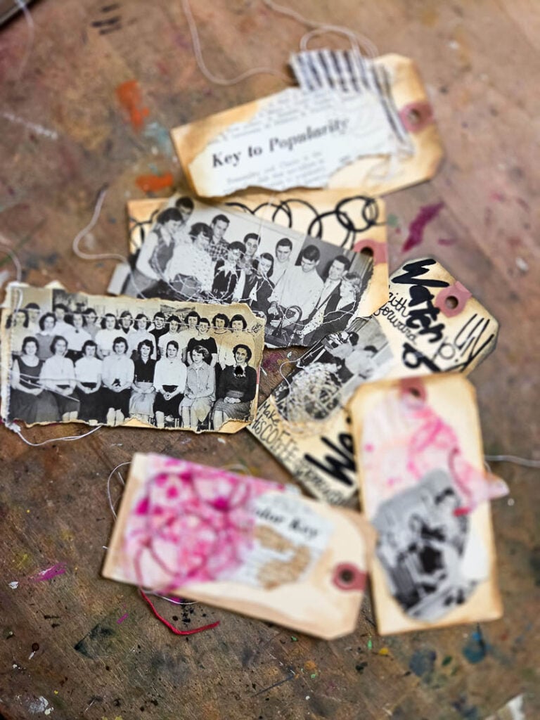 Daily journaling ideas, prompts and style for the Christian creative who wants to try something new in their mixed media journal. #journalart #Journalideas